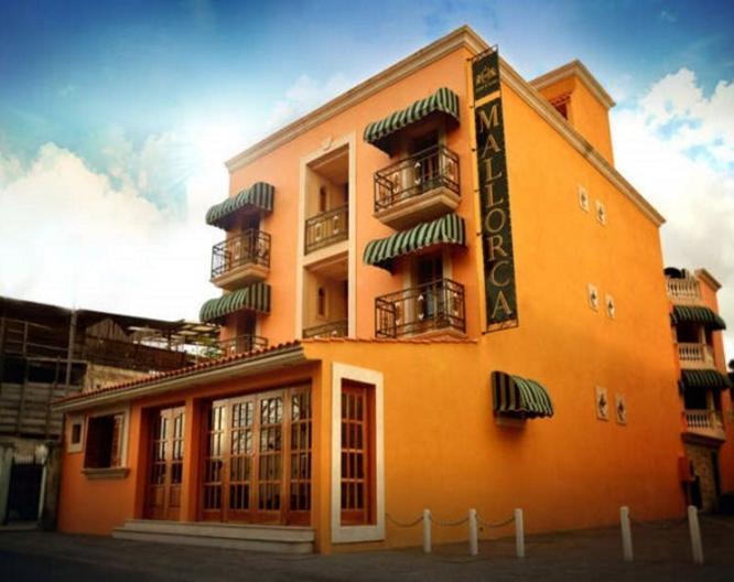 Cancun International Suites - Außenansicht