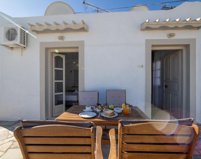 Hesperia Apartments - Essen und Trinken