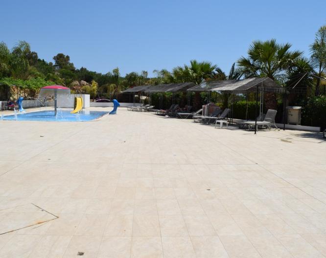 Corfu Hotel - Außenansicht