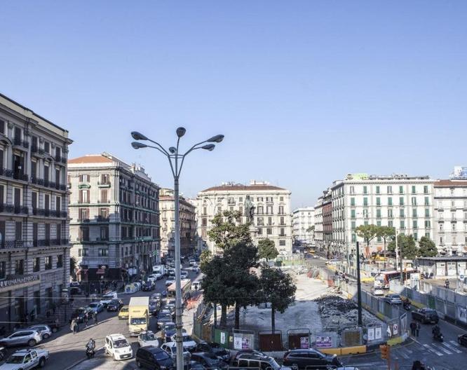 Napoli Garibaldi Square - Außenansicht