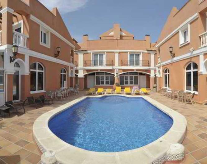 Lloyds Beach Club - Außenansicht