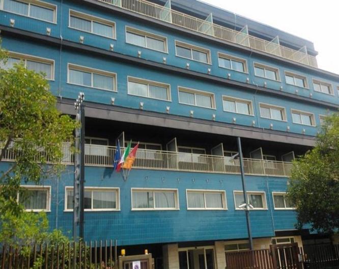 Oly Hotel - Außenansicht