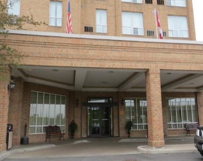 Quality Hotel and Suites Toronto Airport East - Außenansicht