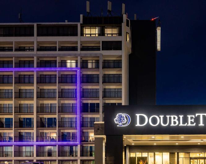 DoubleTree by Hilton Calgary North - Außenansicht