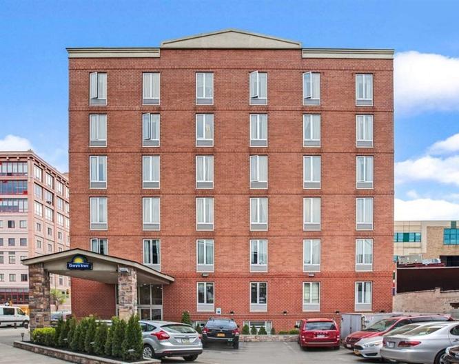 Days Inn/Long Island City - Außenansicht