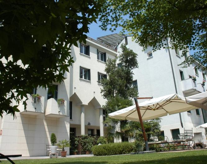 Park Hotel Ai Pini - Außenansicht