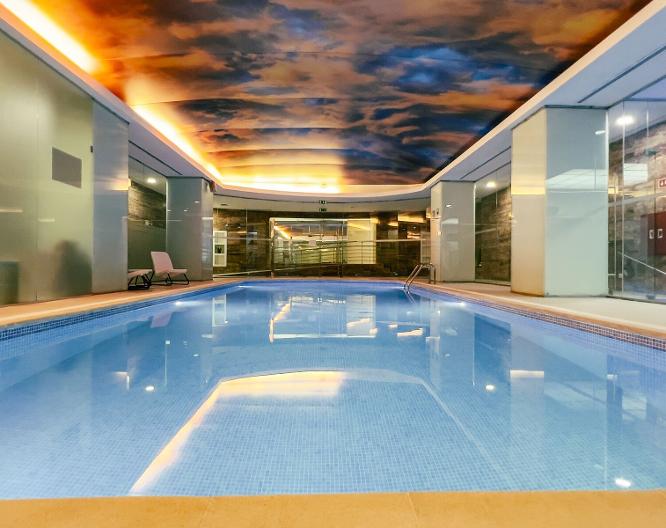 VIP Executive Entrecampos Hotel & Conference - Piscine