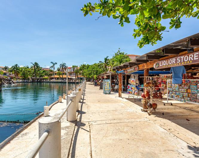 Aventuras Club Marina - Außenansicht