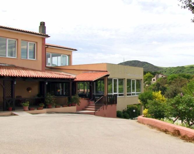 Hotel Pausania Inn - Außenansicht
