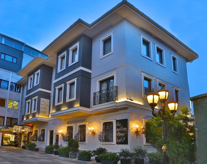 The Million Stone Hotel - Außenansicht