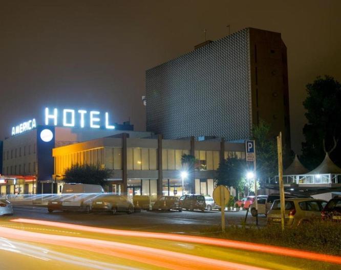 Hotel America - Außenansicht