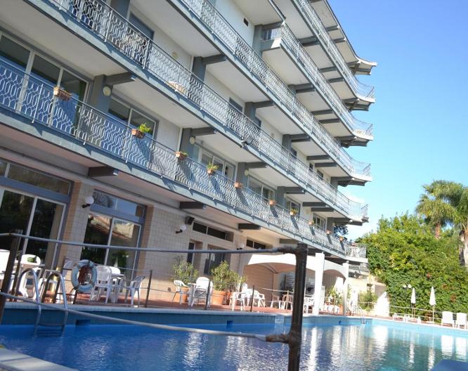 Wave Hotel - Außenansicht