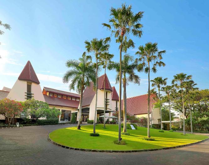 Novotel Surabaya Hotel & Suites - Außenansicht