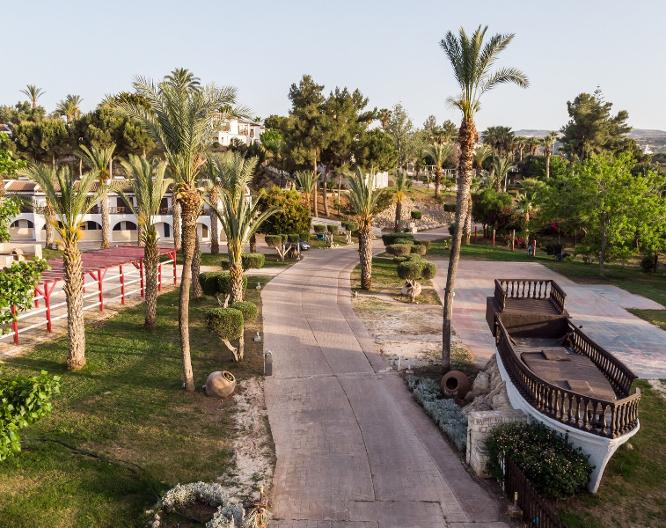 Latchi Family Resort - Außenansicht