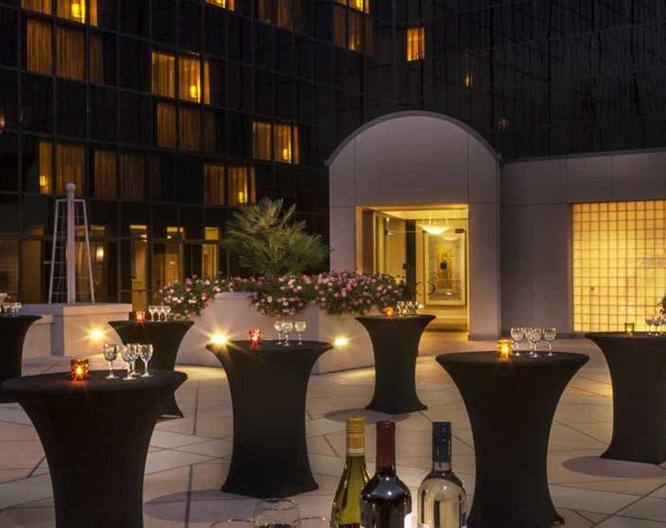 Hilton Los Angeles Airport - Außenansicht