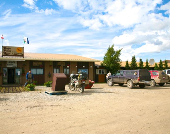 Eagle Plains Hotel - Außenansicht
