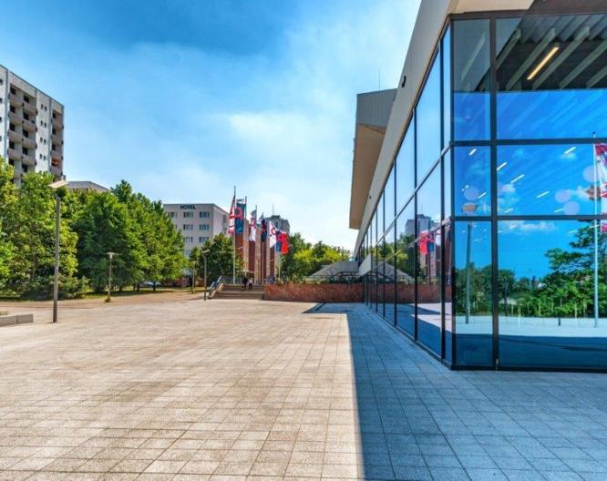 Das Hotel an der Stadthalle - Rostock Hauptbahnhof - Außenansicht