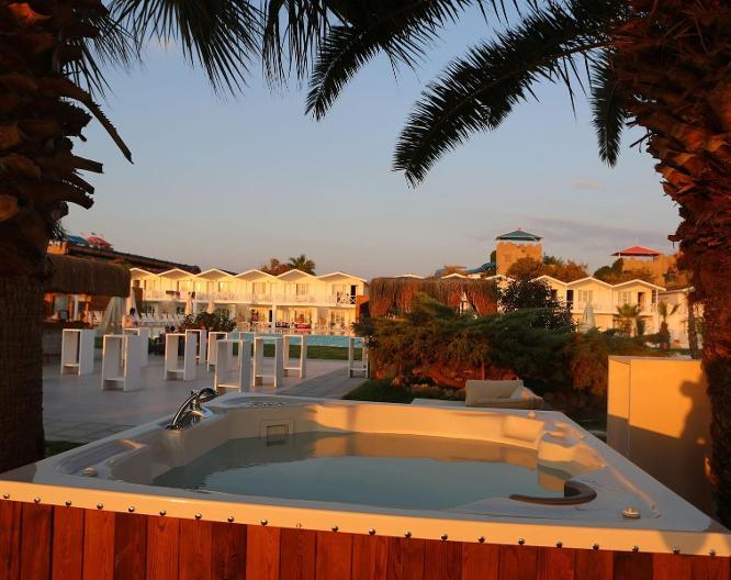 RISUS BEACH RESORT - Außenansicht
