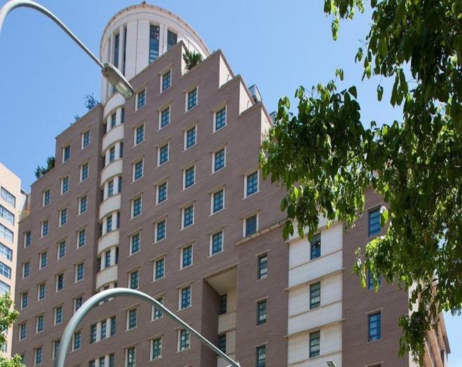 NH Valencia Las Artes - Außenansicht