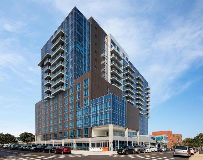 Four Points by Sheraton Flushing - Außenansicht