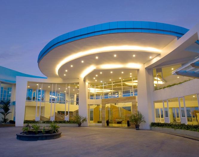 Hotel Santika Bangka - Außenansicht