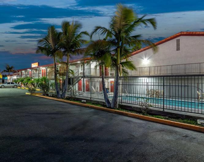 Red Roof Inn Los Angeles - Bellflower - Außenansicht