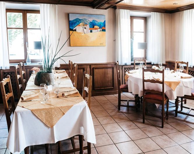 Logis Hotel Au Lion Rouge - Essen und Trinken