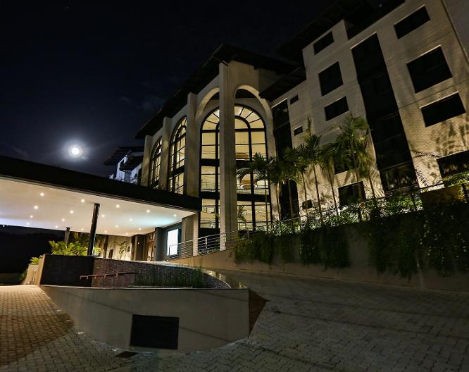 Quality Hotel Blumenau - Außenansicht