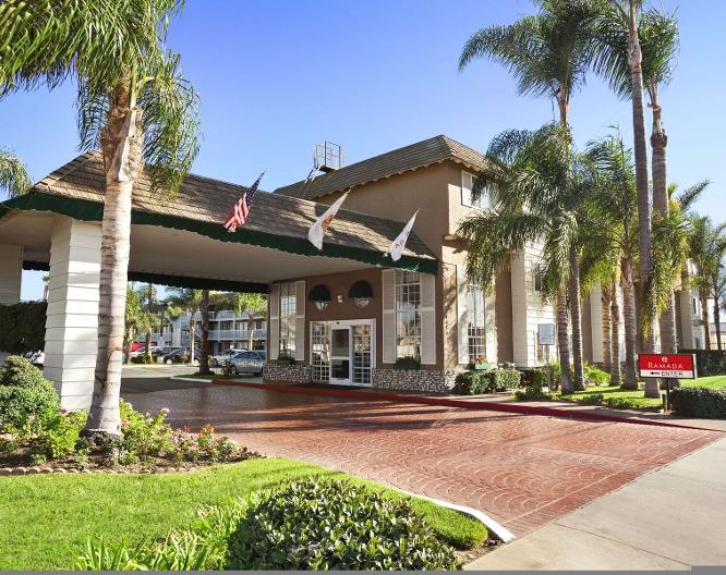 Ramada Inn & Suites Costa Mesa/Newport Beach - Außenansicht