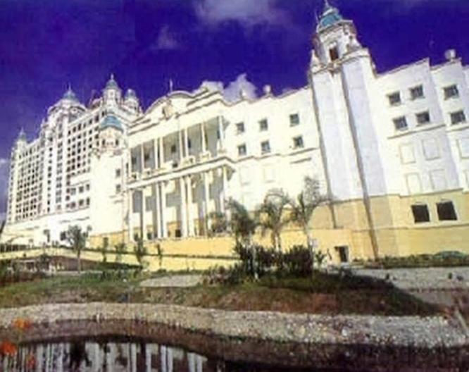 Waterfront Cebu City Hotel & Casino - Außenansicht