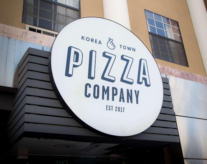 Ramada by Wyndham Los Angeles/Koreatown West - Außenansicht