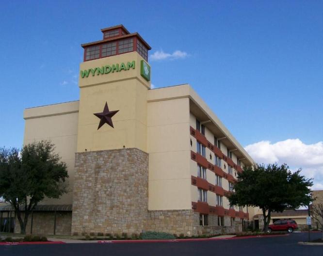 Wyndham Garden Austin - Außenansicht
