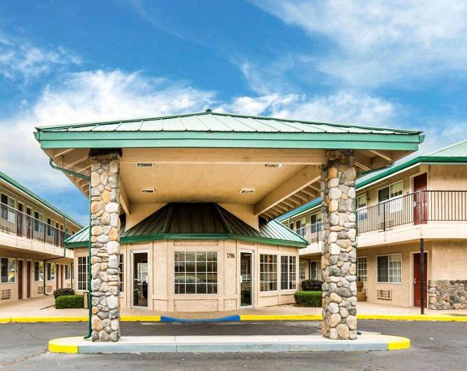 Quality Inn & Suites Minden US-395 - Außenansicht