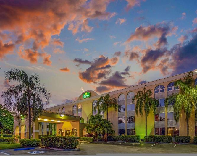 La Quinta Inn & Suites Miami Lakes - Außenansicht