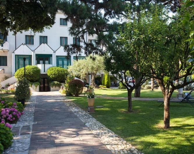 Park Hotel Ai Pini - Außenansicht