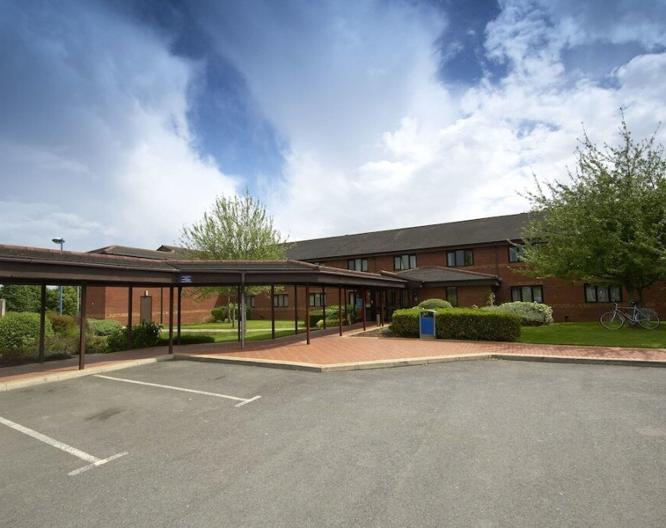 Travelodge Phoenix Park Hotel - Außenansicht