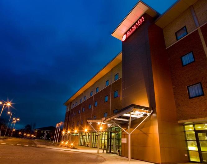 Ramada Plaza Wrexham - Außenansicht