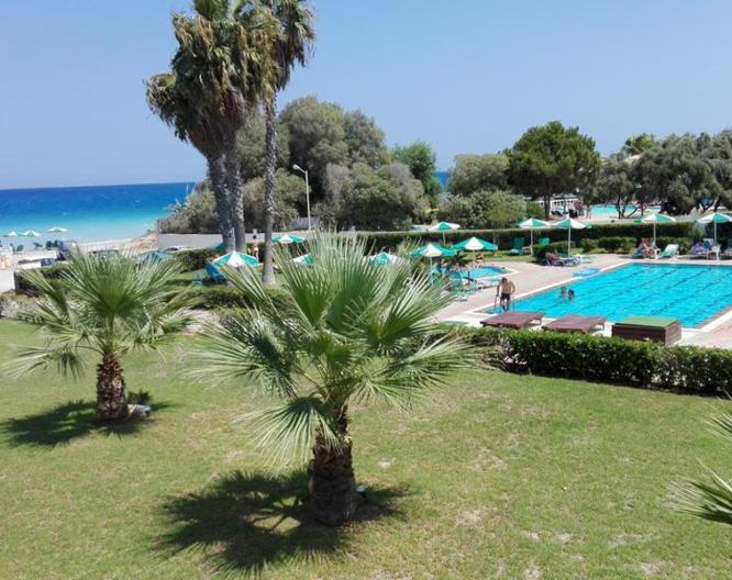 Pylea Beach Hotel - Außenansicht