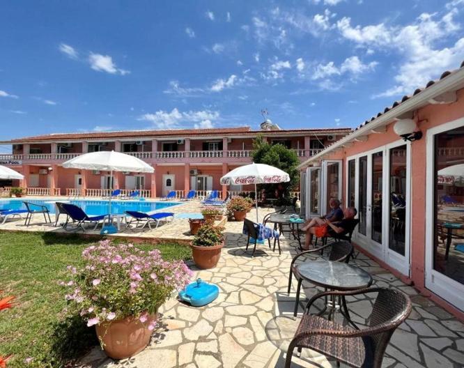 Elena Pool Apartments - Vue extérieure