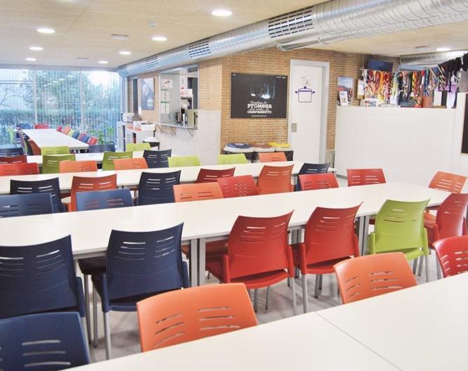 Scout Madrid Hostel - Essen und Trinken