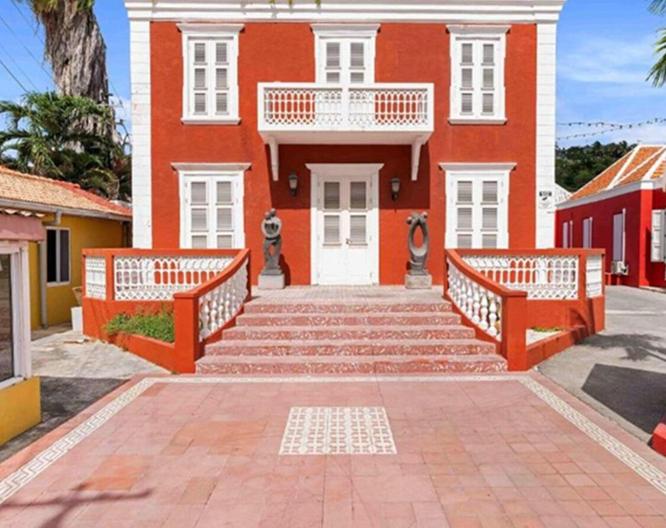 The Ritz Village - Außenansicht