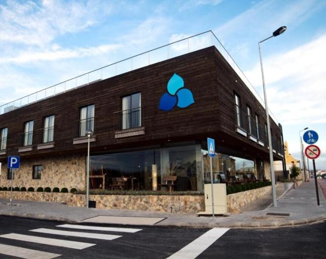 Surfers Lodge Peniche - Außenansicht