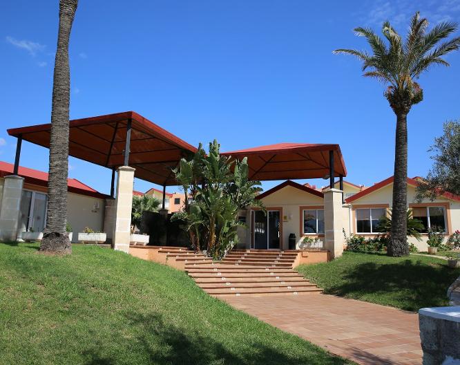 Pierre Vacances Apartamentos Menorca Cala Blanes - Außenansicht