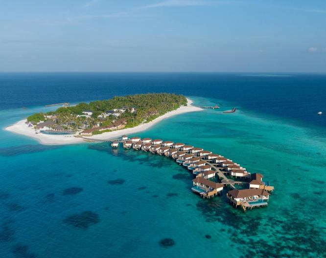 Avani+ Fares Maldives Resort - Außenansicht