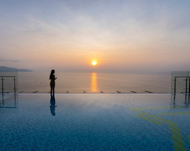 Maximilan Hotel - Strand