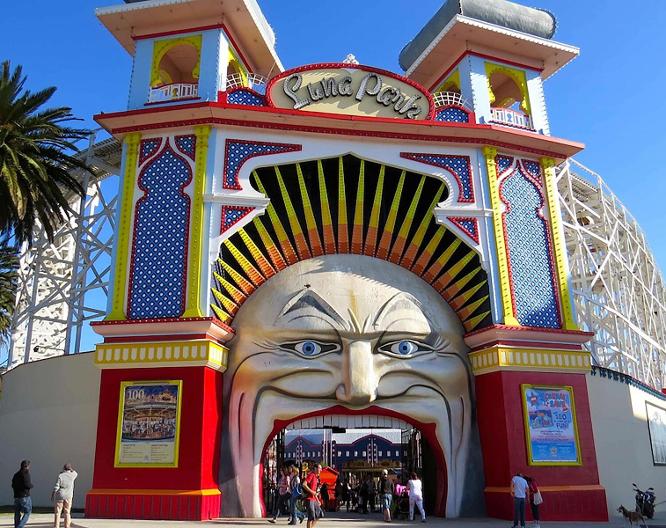 Saint Kilda Beach Hotel - Außenansicht