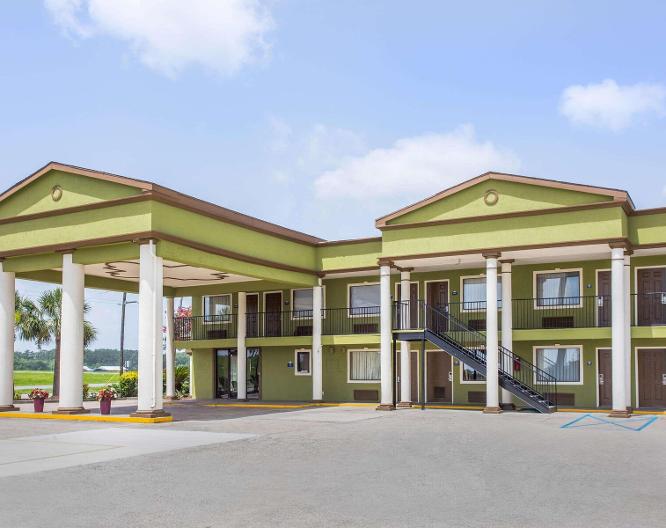 Days Inn by Wyndham Crowley - Außenansicht