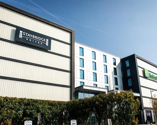 Staybridge Suites London - Heathrow Bath Road - Außenansicht