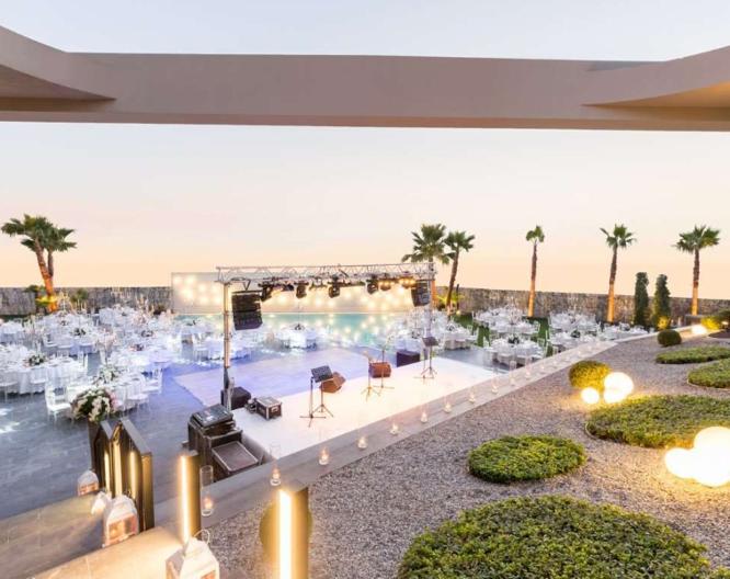 DoubleTree by Hilton Izmir Airport - Außenansicht