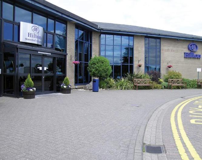 Novotel London Stansted Airport - Außenansicht